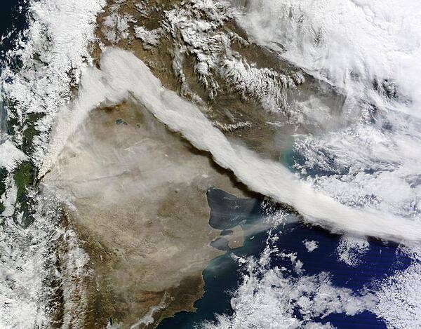 A NASA image taken on the morning of 6 June 2011 shows a large ash plume emanating from Chile's Puyehue-Cordon Caulle volcano. Reaching an altitude of approximately 12,000 - 15,000 m (40,000 - 45,000 ft), the ash cloud drifted north along the Andes. A shift in the prevailing winds then caused the prominent kink visible in the plume. The last major eruption in the Cordon Caulle rift zone occurred in 1960.
Image courtesy of NASA.