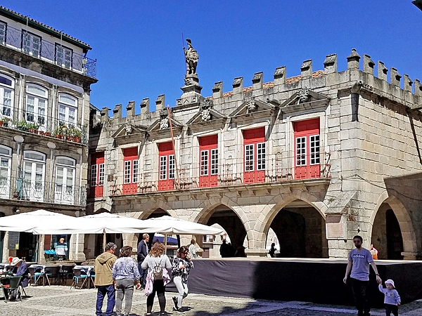 The Old Palace Council Chambers in the Largo da Oliveira (Square of the Olive Tree) in Guimaraes, Portugal.