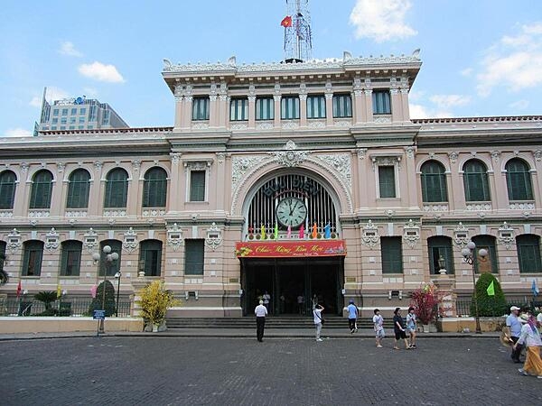 The Central Post Office in Ho Chi Minh City (aka Saigon), Vietnam, was built in the 1860s using Gustave Eiffel’s design and reconstructed in its current form between 1886 and 1891 by architect Auguste Vildieu. The Post Office is one of the city’s oldest buildings and one of the most iconic attractions in Saigon.