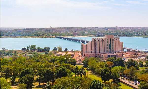 Niamey, the capital and largest city of Niger, lies on the Niger River, primarily situated on the east bank. The Kennedy Bridge, built in 1970, is the main crossing for the Niger River and is named for US President John F. Kennedy. Its construction enabled Niamey to expand onto the right (west) bank of the river.